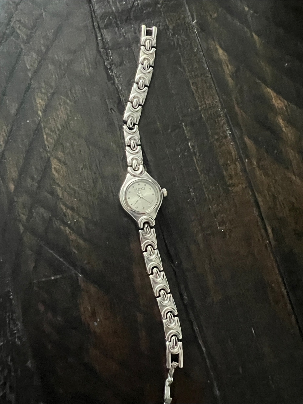 Gucci Women's Silver Tone Linked Bracelet Watch